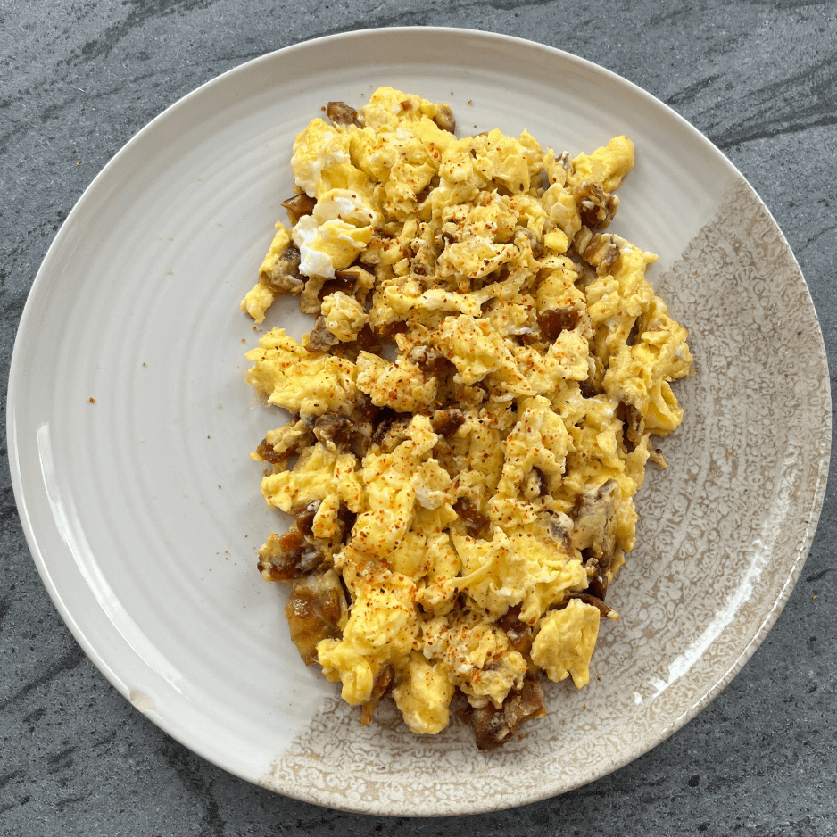 Scrambled Eggs with Sukkari Dates: Natural Breakfast Fuel